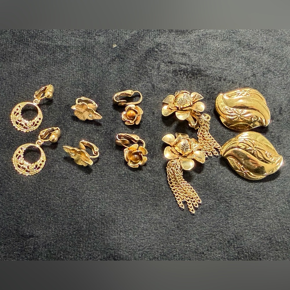 Vintage! Gold Floral and Leaf Clip-On Earrings Set